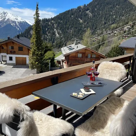 Luxury - Newly Renovated - 4 Guests Apartment *